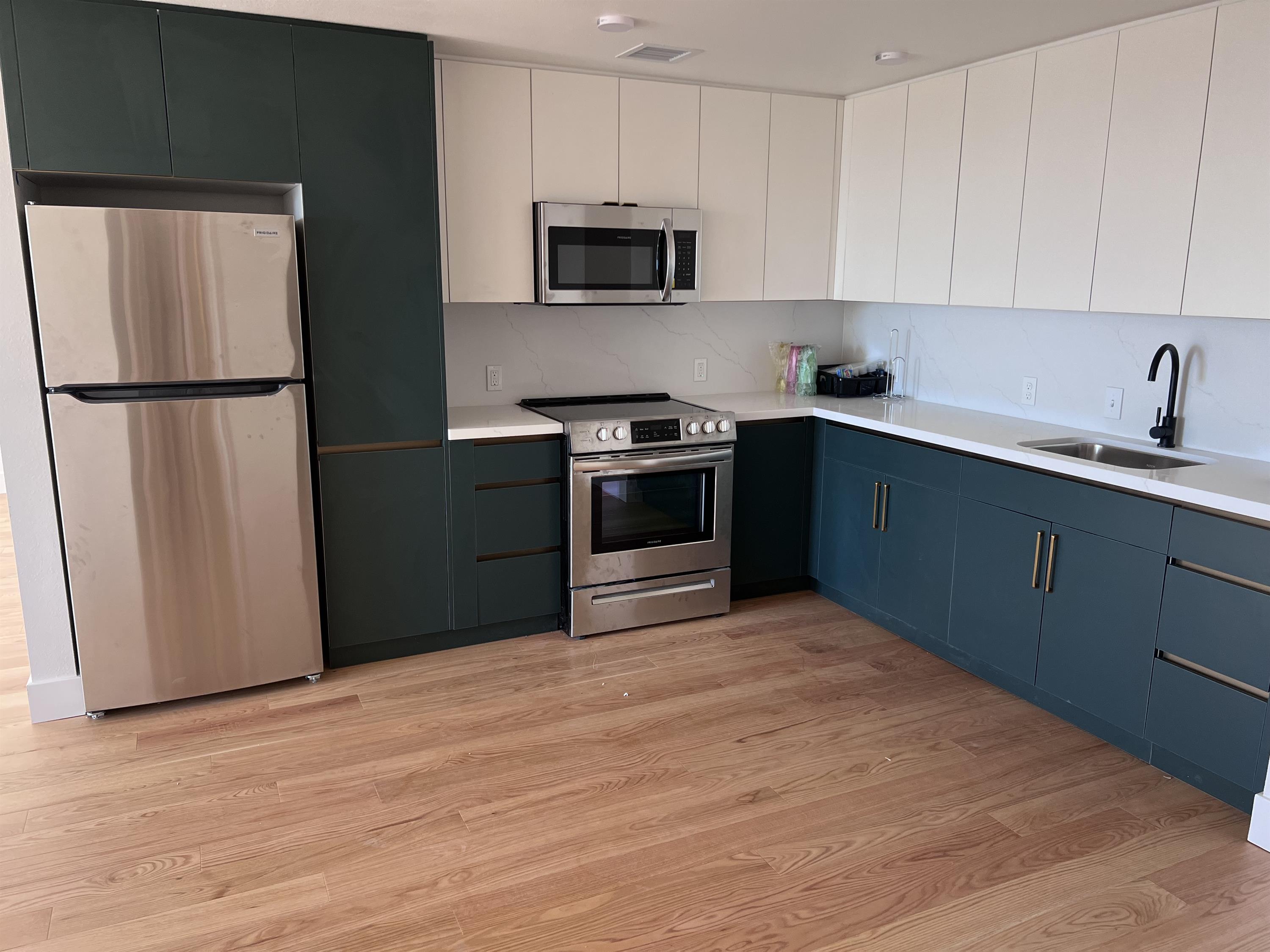 2556 Telegraph Ave. -505